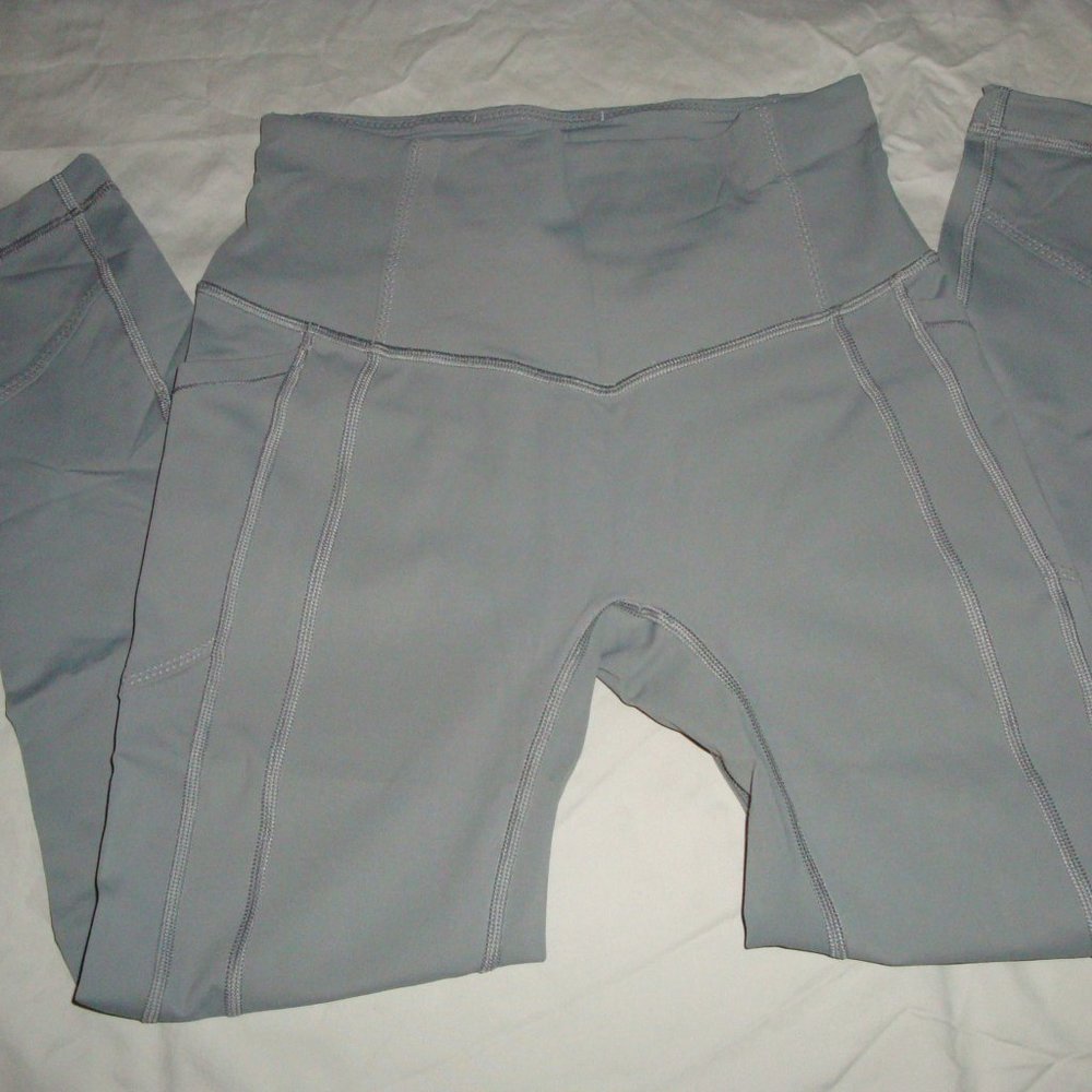 Lululemon All the Right Places,   Size 6